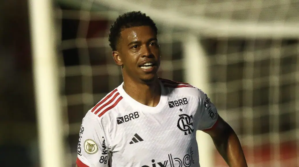 Foto: Gilvan de Souza / Flamengo - Carlinhos expôs carinho da Nação diante do desempenho em campo