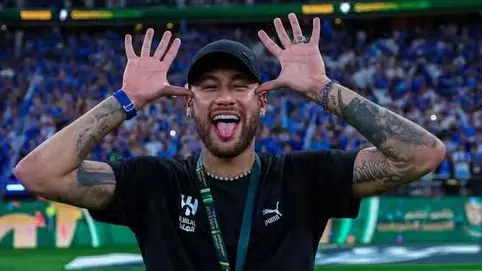 Foto: Reprodução: @neymarjr - Neymar publicou uma foto com a camisa do Flamengo e enlouqueceu a Nação