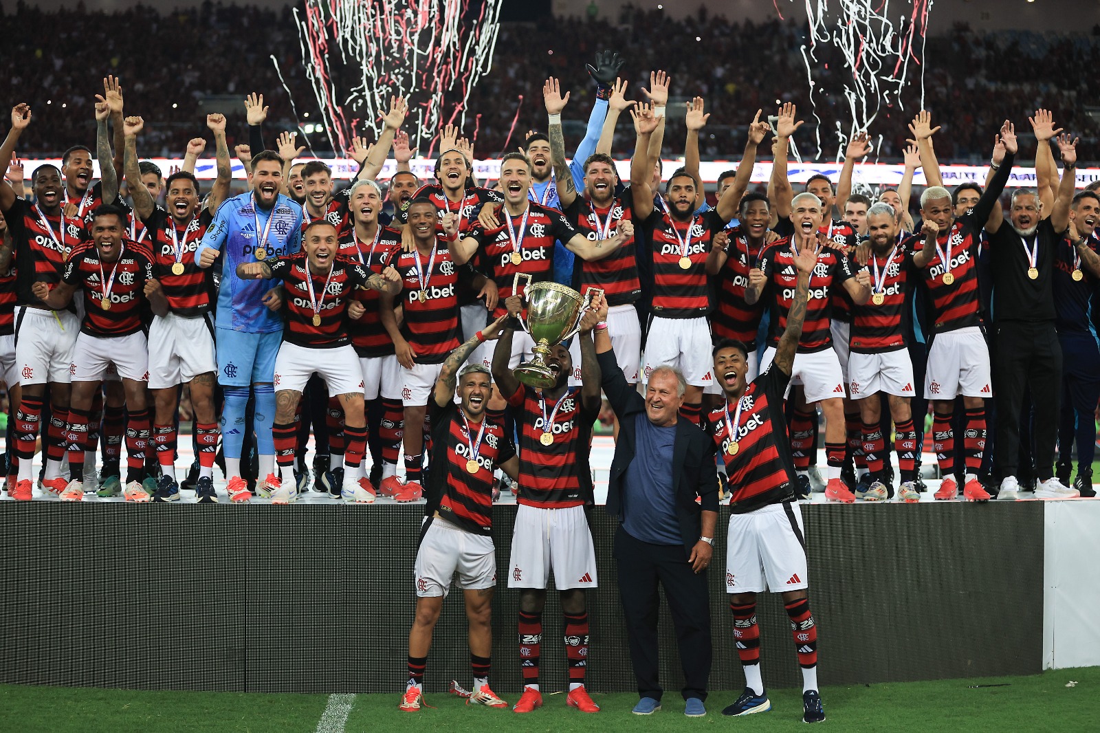 Pilhado expõe destino do Flamengo