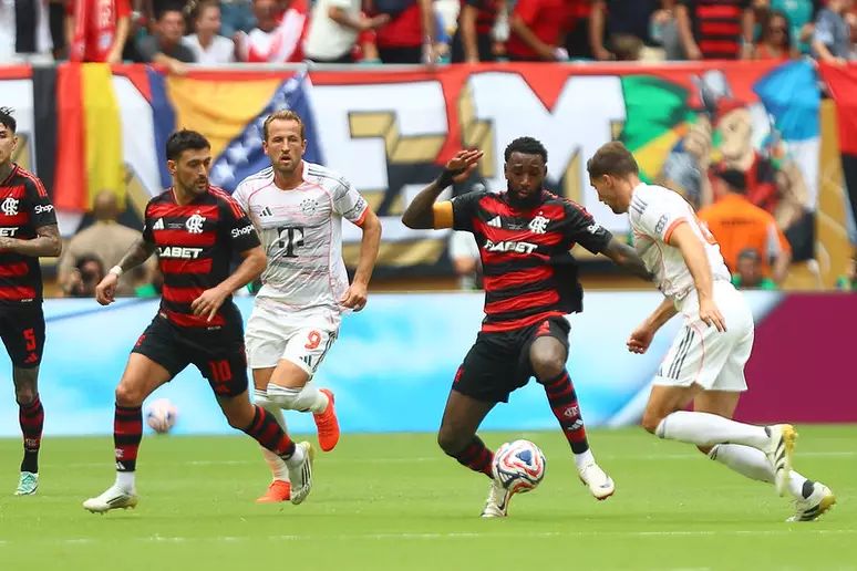 Craque do Flamengo vive indefinição com relação ao futuro